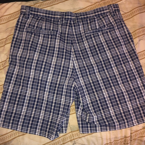 Izod shorts - Picture 2 of 3
